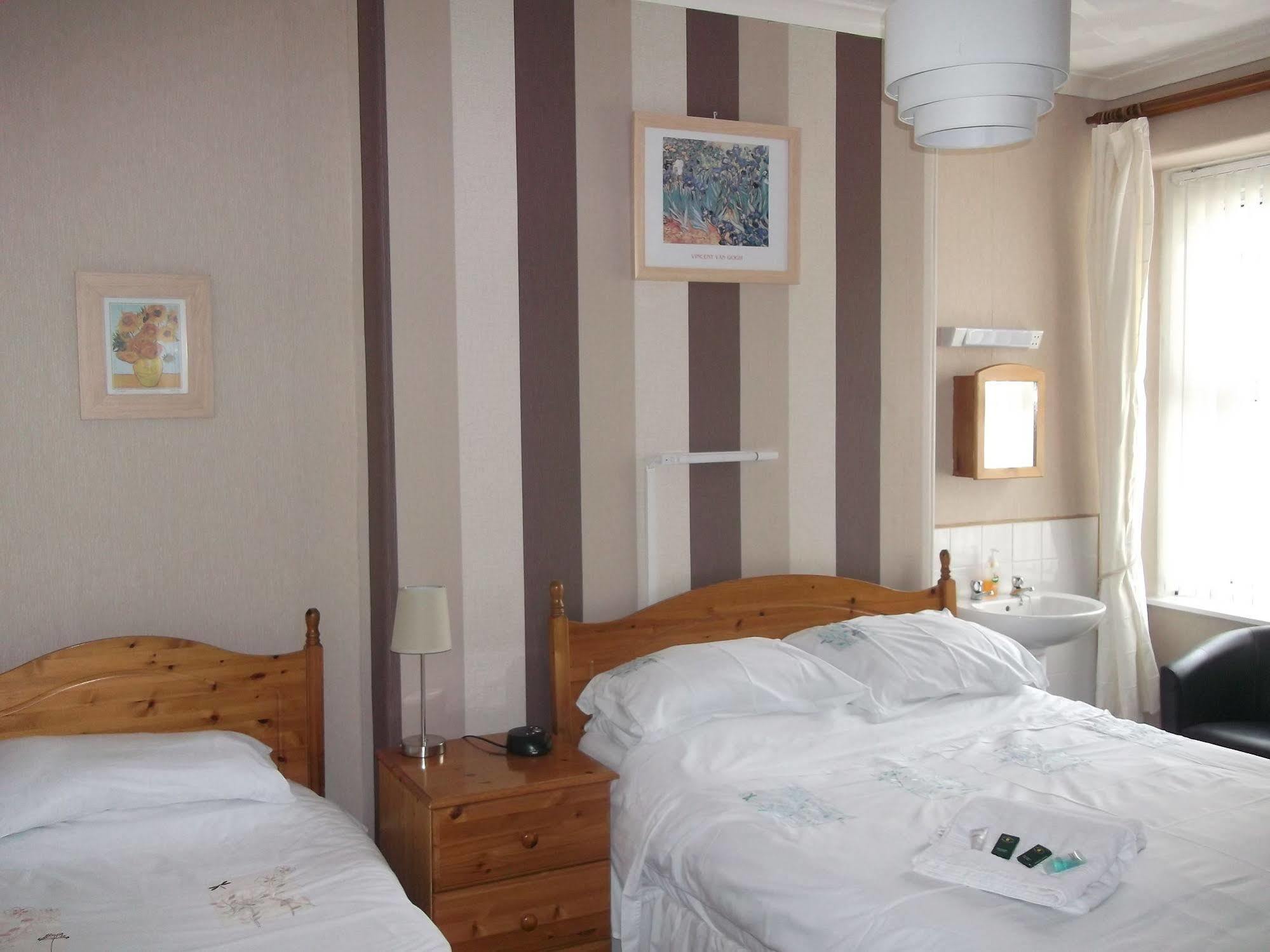 Hotel Wavecrest Holyhead Exterior foto